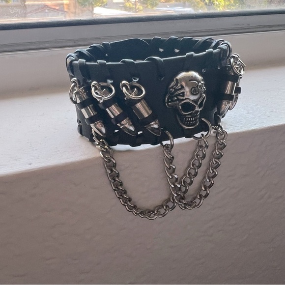 Skull and chain faux leather bracelet, adjustable - Picture 6 of 11
